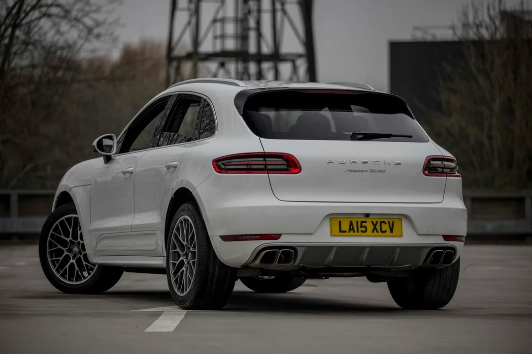 2015 Porsche Macan Turbo - Image 20 of 31