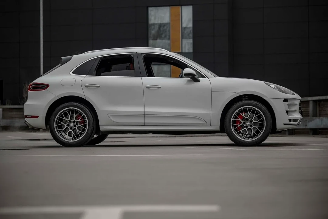 2015 Porsche Macan Turbo - Image 21 of 31