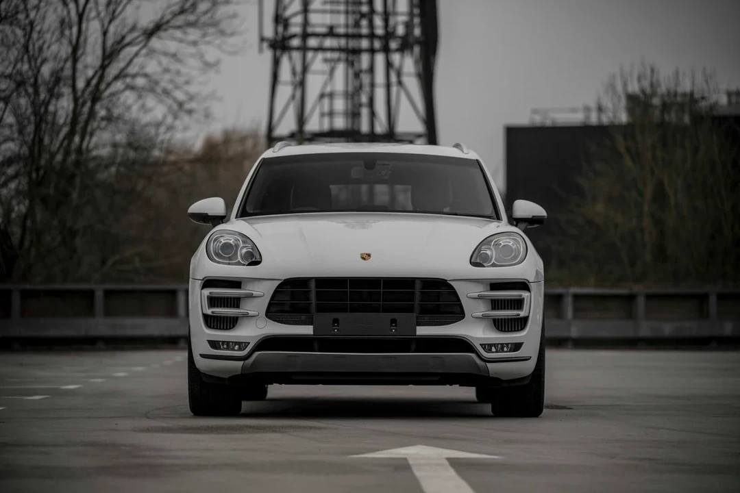 2015 Porsche Macan Turbo - Image 22 of 31