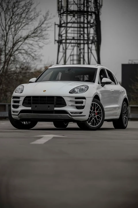 2015 Porsche Macan Turbo - Image 23 of 31