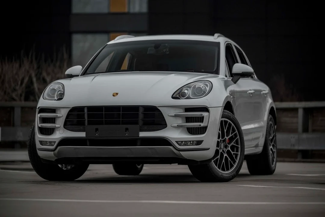 2015 Porsche Macan Turbo - Image 24 of 31