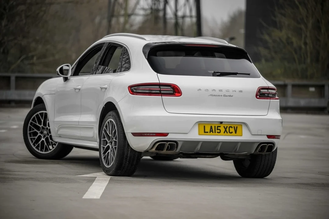 2015 Porsche Macan Turbo - Image 25 of 31