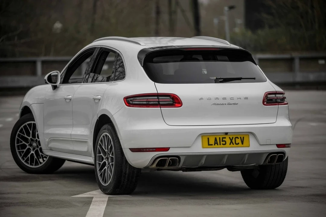 2015 Porsche Macan Turbo - Image 26 of 31
