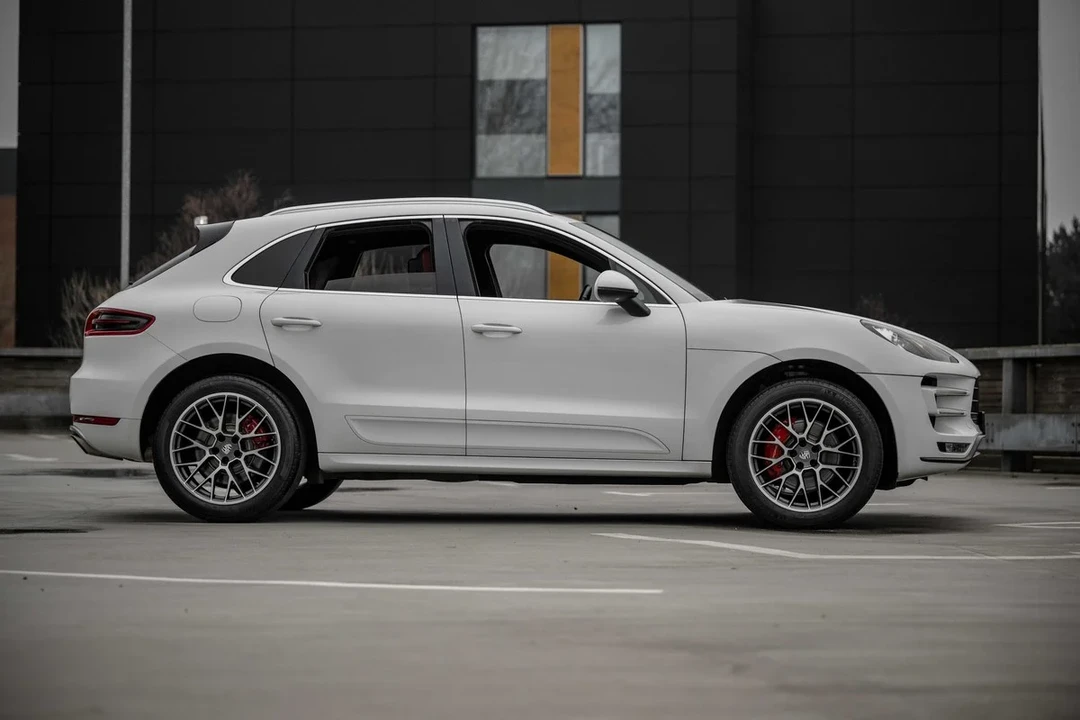 2015 Porsche Macan Turbo - Image 27 of 31