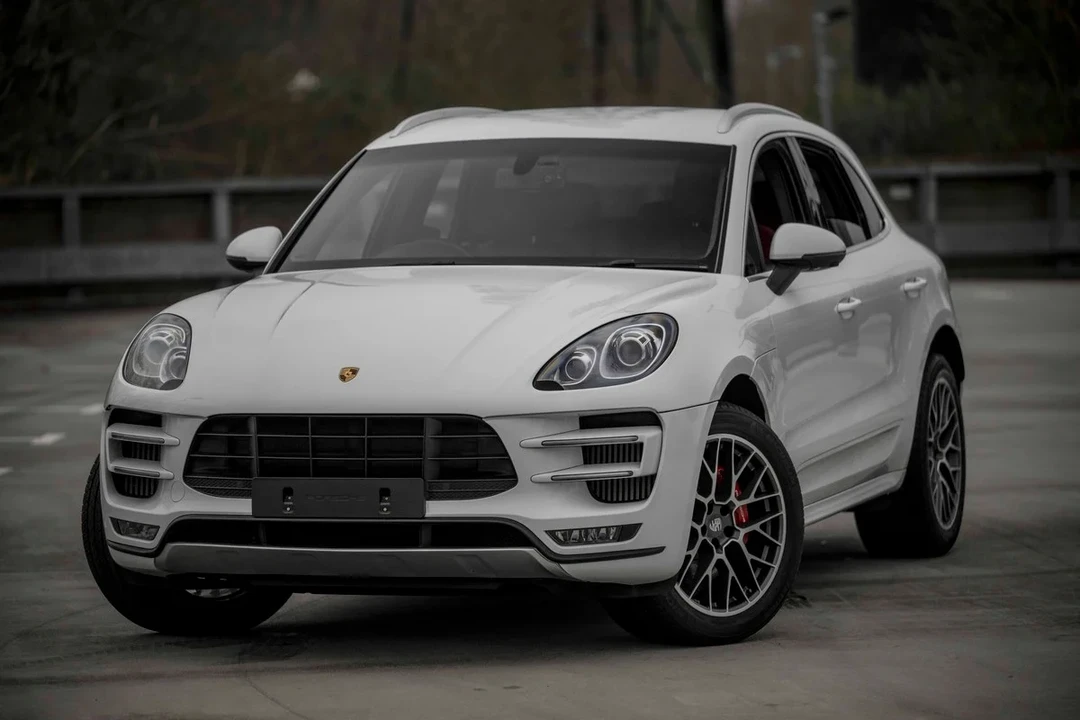 2015 Porsche Macan Turbo - Image 28 of 31