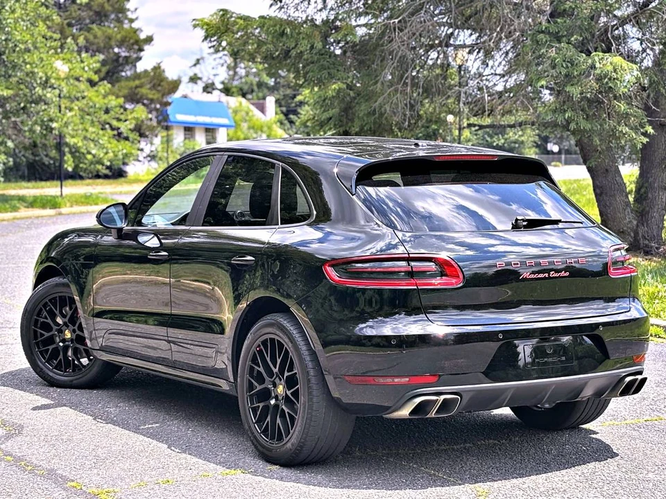 2015 Porsche Macan Turbo - Image 10 of 20