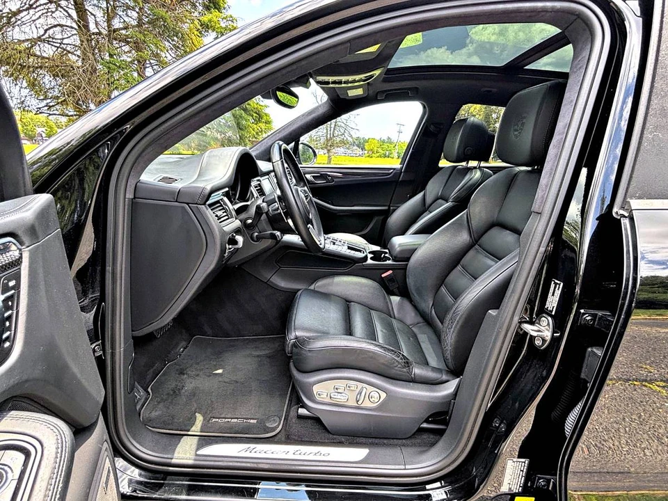 2015 Porsche Macan Turbo - Image 12 of 20