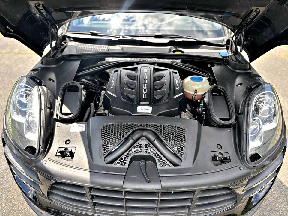 2015 Porsche Macan Turbo - Image 19 of 20