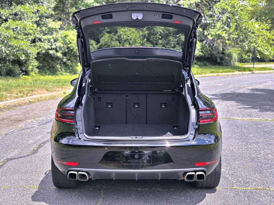 2015 Porsche Macan Turbo - Image 18 of 20