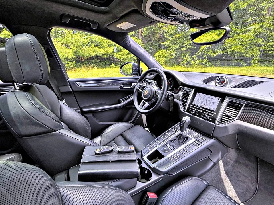 2015 Porsche Macan Turbo - Image 14 of 20