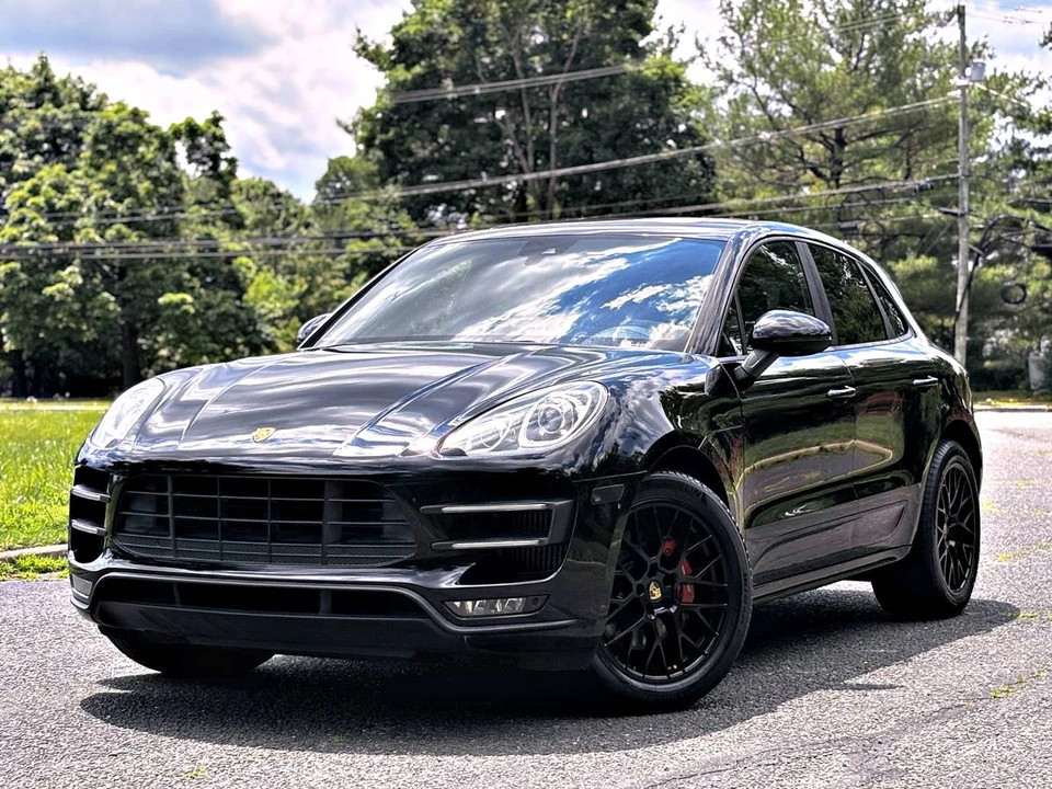 2015 Porsche Macan Turbo - Image 2 of 20