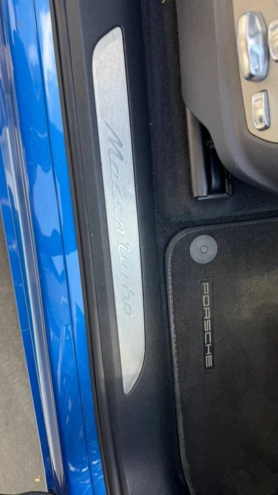 2015 Porsche Macan Turbo - Image 15 of 24