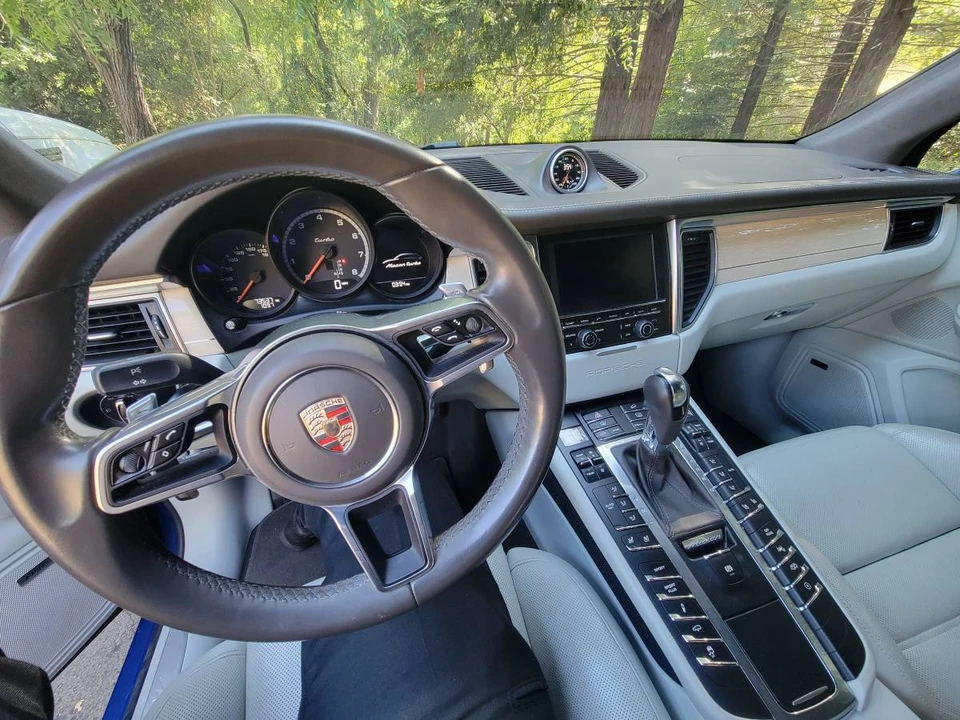 2015 Porsche Macan Turbo - Image 9 of 10