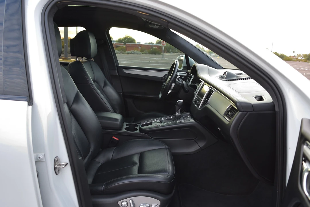 2015 Porsche Macan Turbo - Image 6 of 11