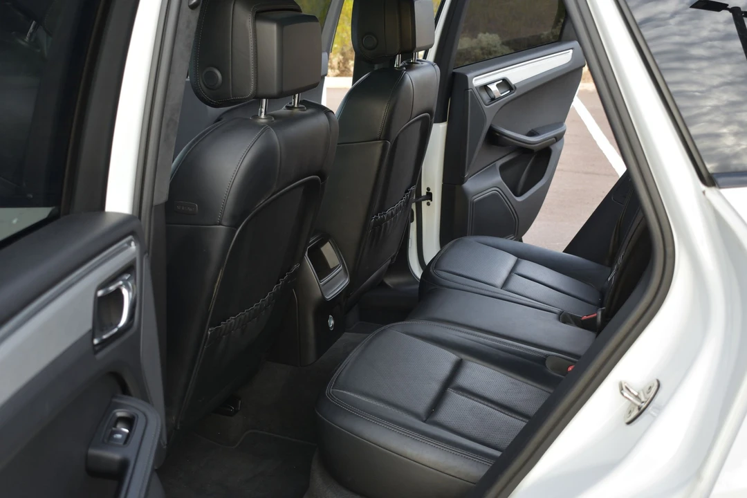 2015 Porsche Macan Turbo - Image 8 of 11