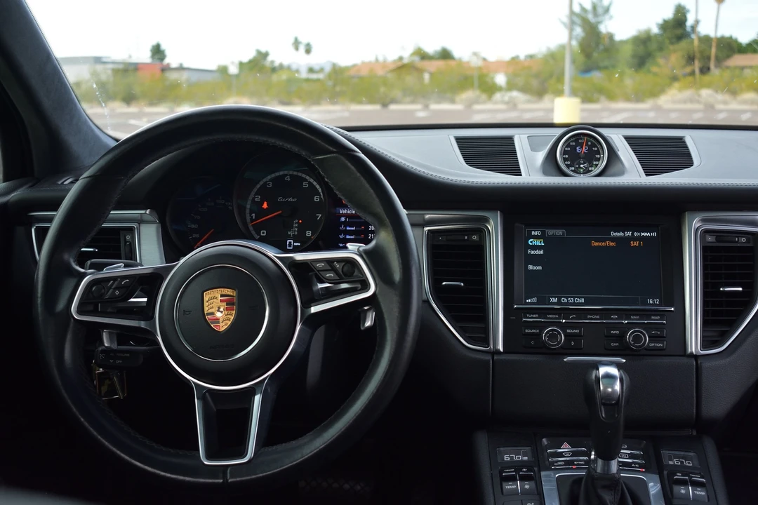 2015 Porsche Macan Turbo - Image 7 of 11