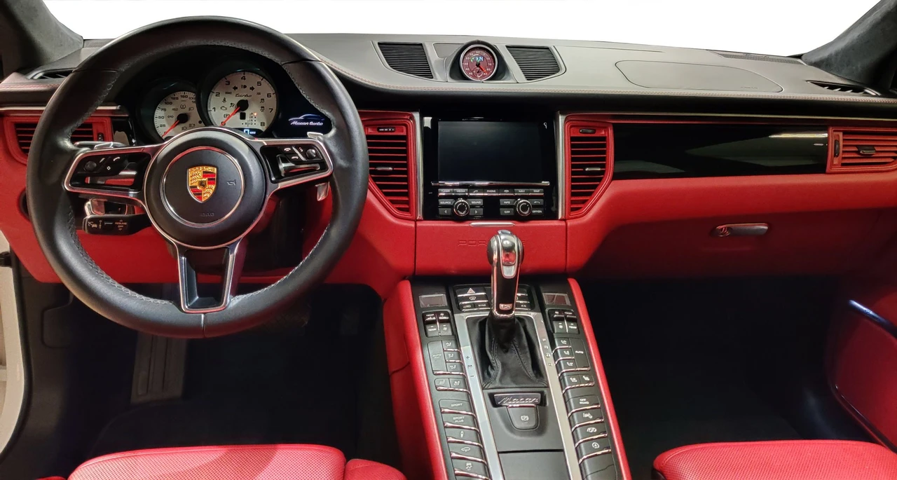 2015 Porsche Macan Turbo - Image 16 of 18