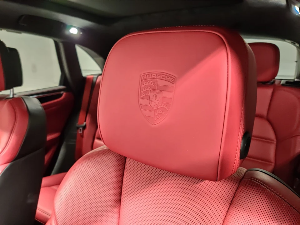 2015 Porsche Macan Turbo - Image 15 of 18