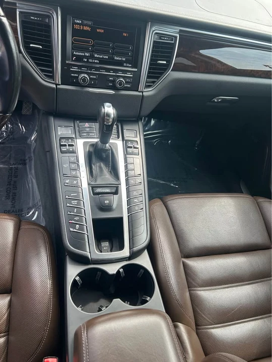 2015 Porsche Macan Turbo - Image 16 of 17