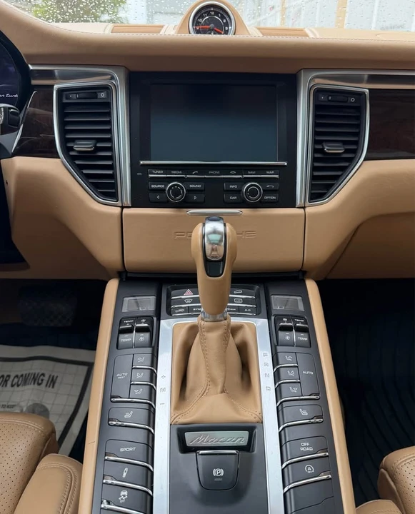 2015 Porsche Macan Turbo - Image 13 of 15