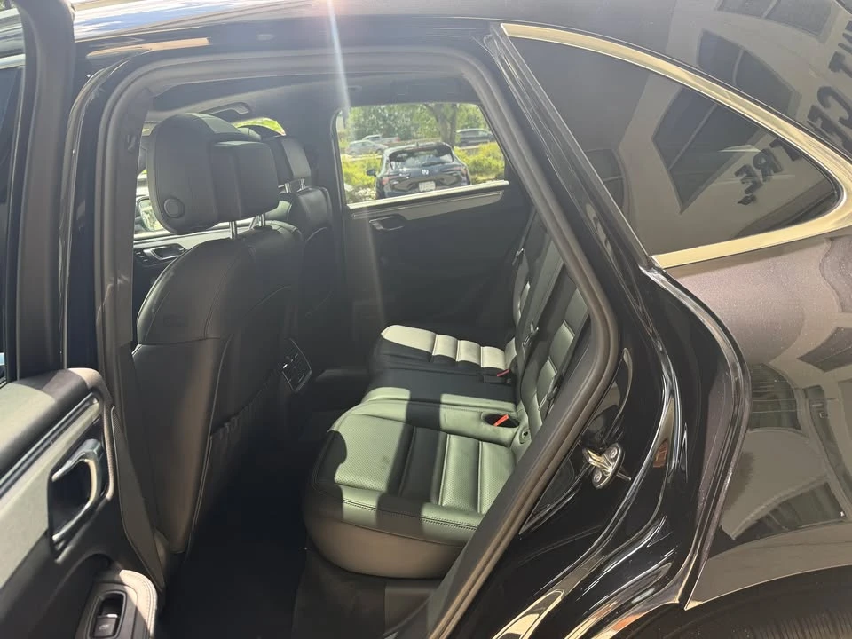 2015 Porsche Macan Turbo - Image 11 of 20