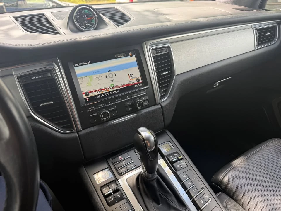 2015 Porsche Macan Turbo - Image 18 of 20