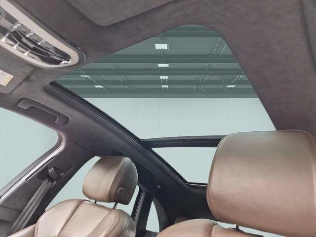 2015 Porsche Macan Turbo - Image 9 of 16