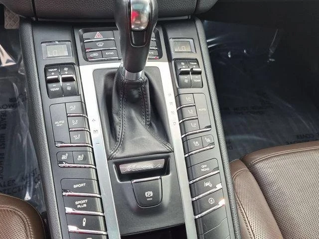 2015 Porsche Macan Turbo - Image 11 of 16