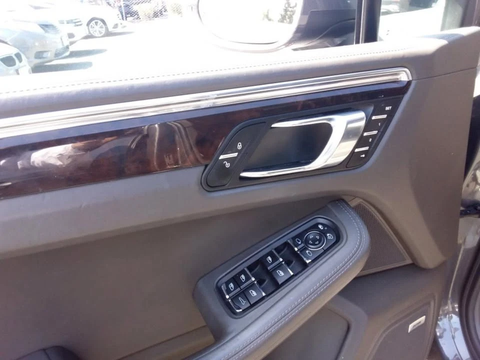 2015 Porsche Macan Turbo - Image 9 of 20