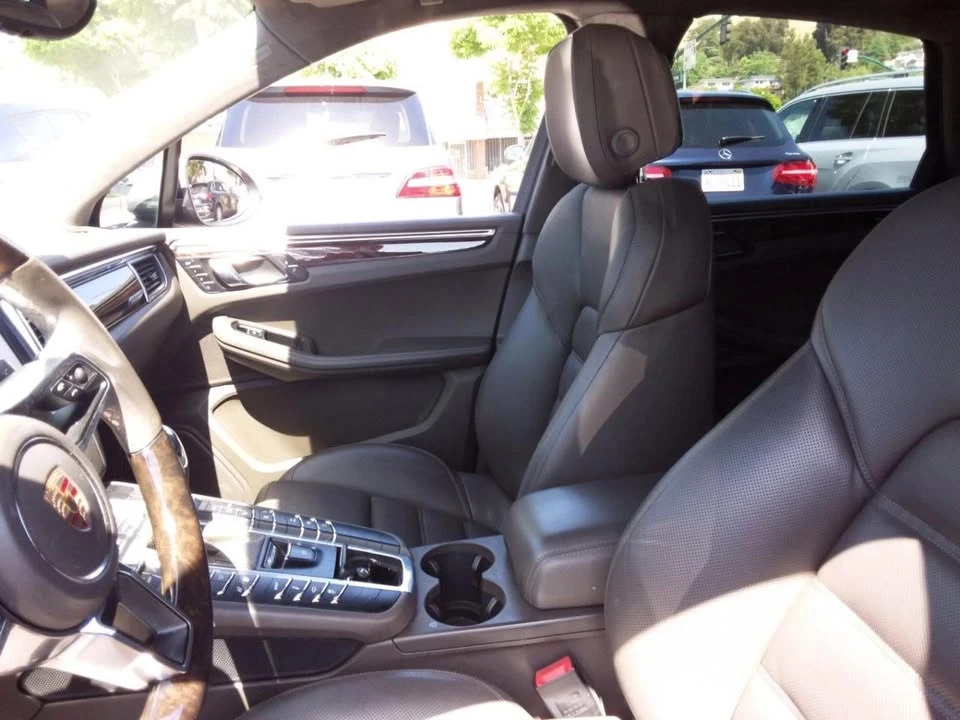 2015 Porsche Macan Turbo - Image 12 of 20