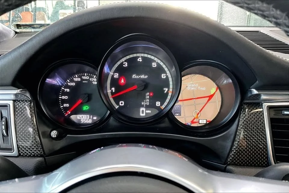 2015 Porsche Macan Turbo - Image 12 of 19