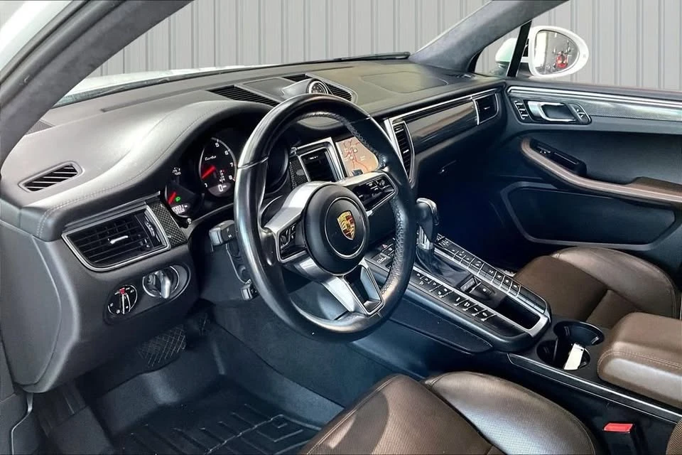 2015 Porsche Macan Turbo - Image 16 of 19