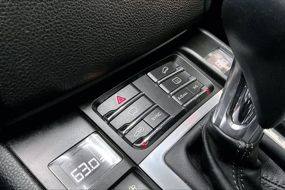 2015 Porsche Macan Turbo - Image 15 of 19
