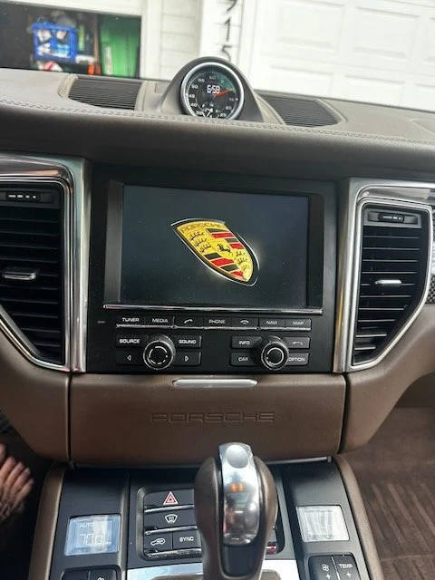 2015 Porsche Macan Turbo - Image 18 of 19