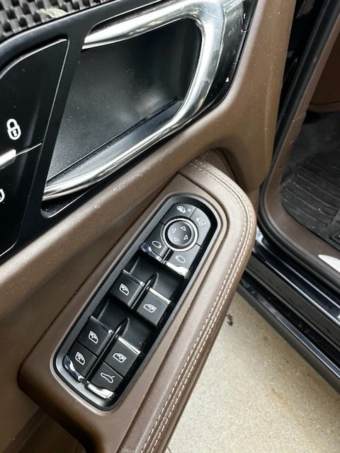 2015 Porsche Macan Turbo - Image 13 of 19