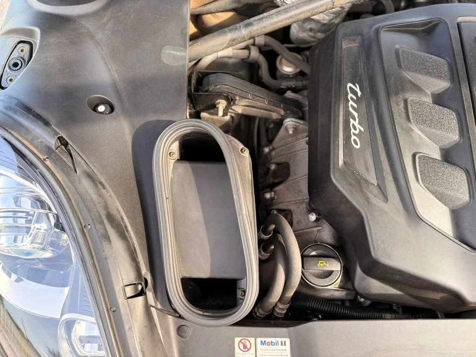 2015 Porsche Macan Turbo - Image 16 of 20