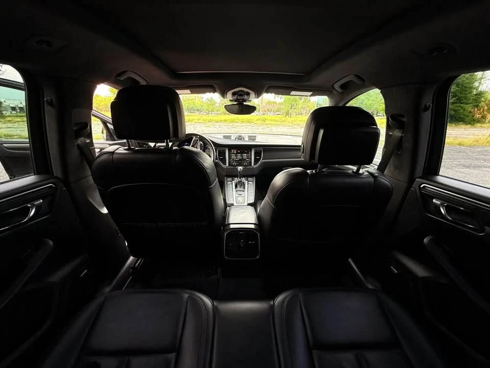 2015 Porsche Macan Turbo - Image 14 of 20