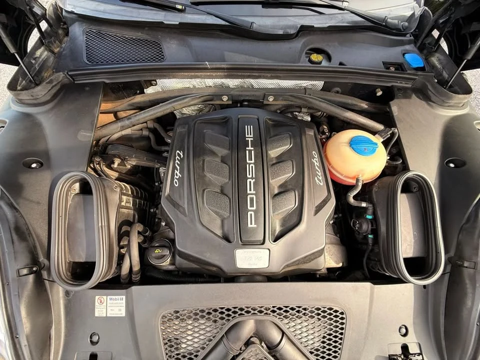 2015 Porsche Macan Turbo - Image 17 of 20