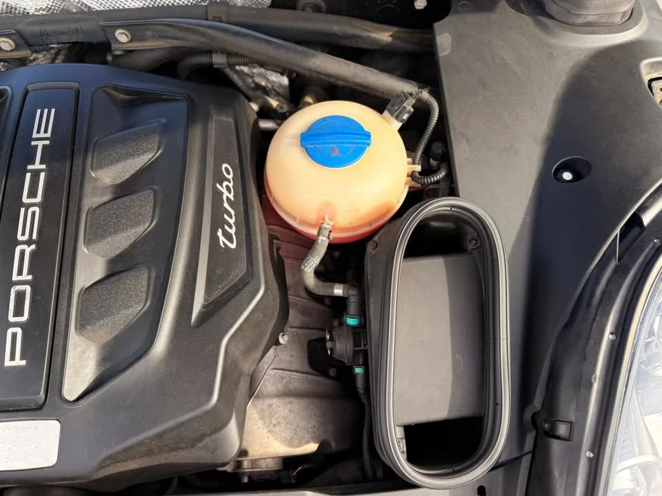 2015 Porsche Macan Turbo - Image 18 of 20