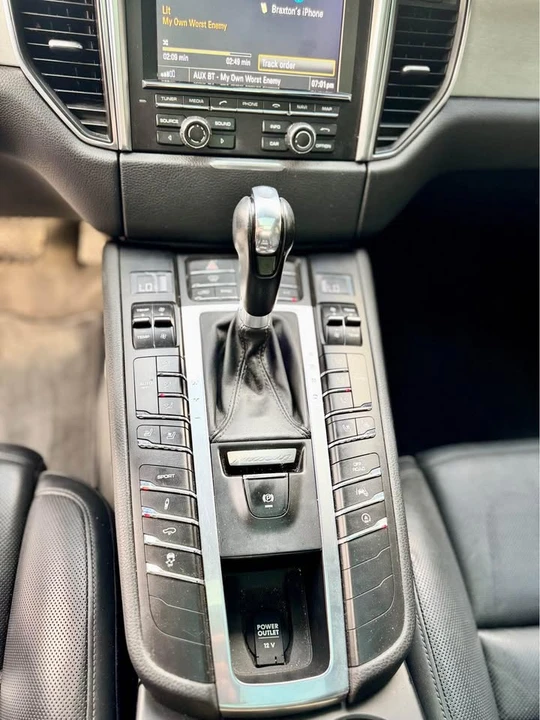 2015 Porsche Macan Turbo - Image 10 of 19