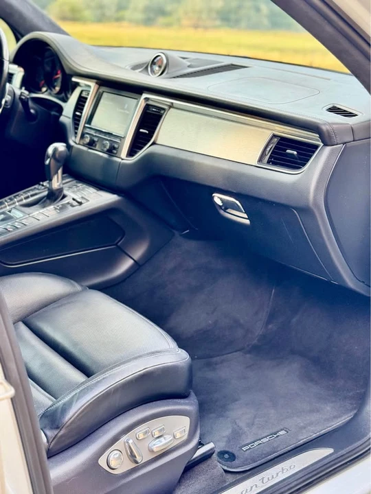 2015 Porsche Macan Turbo - Image 14 of 19