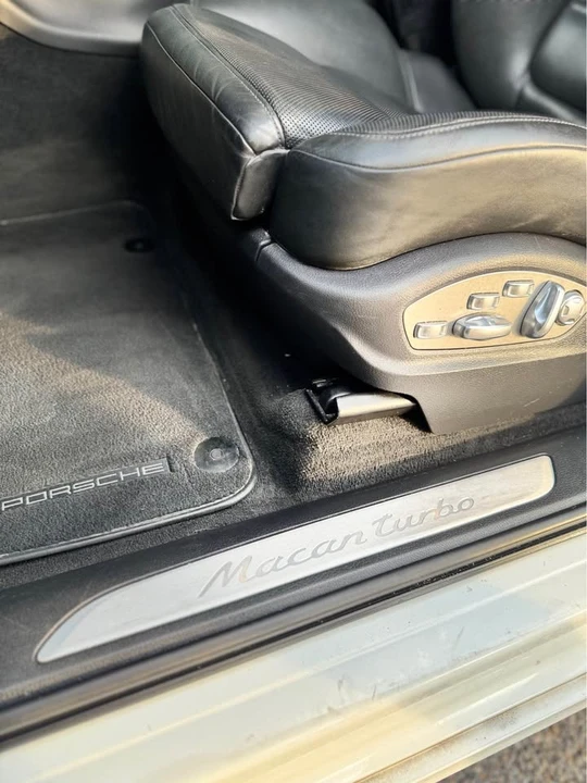2015 Porsche Macan Turbo - Image 16 of 19