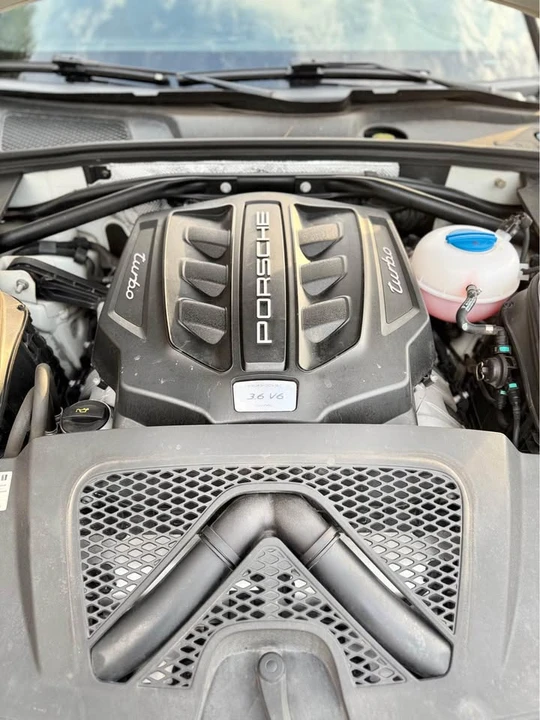 2015 Porsche Macan Turbo - Image 17 of 19
