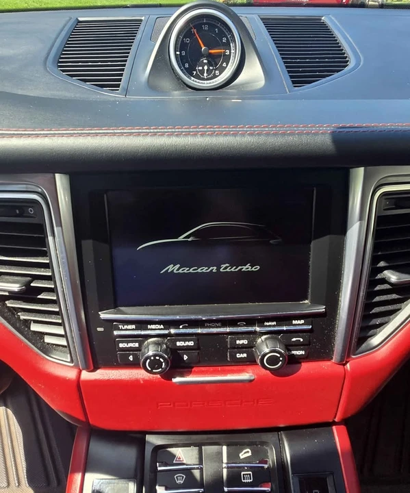 2015 Porsche Macan Turbo - Image 9 of 20