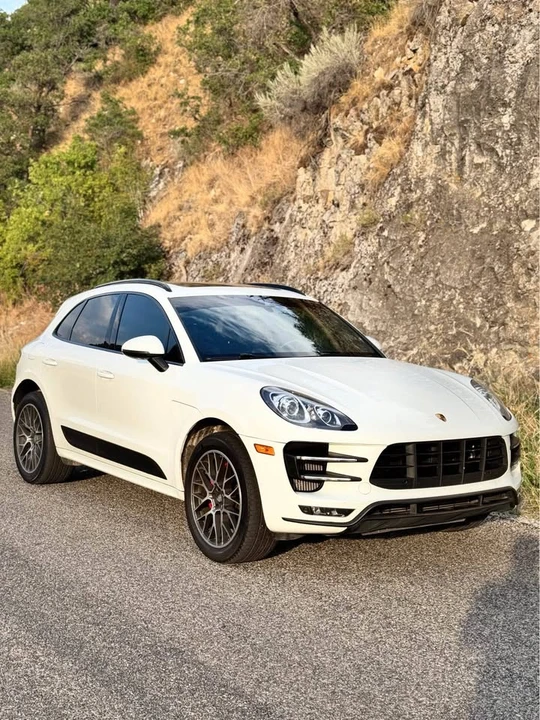 2015 Porsche Macan Turbo - Image 18 of 19