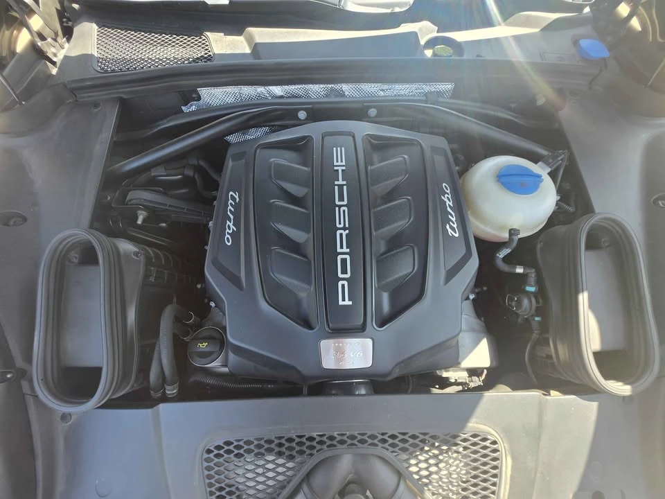 2015 Porsche Macan Turbo - Image 18 of 20