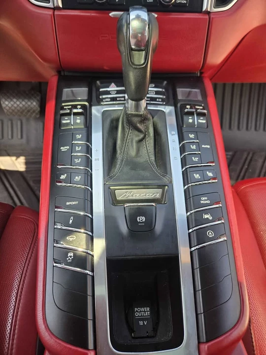 2015 Porsche Macan Turbo - Image 8 of 20