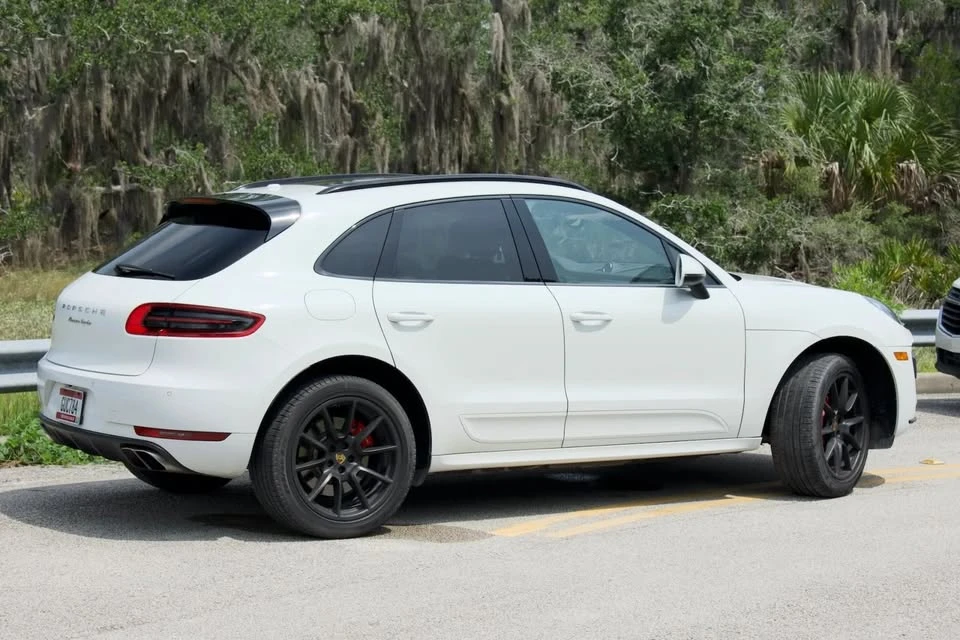 2015 Porsche Macan Turbo - Image 17 of 20