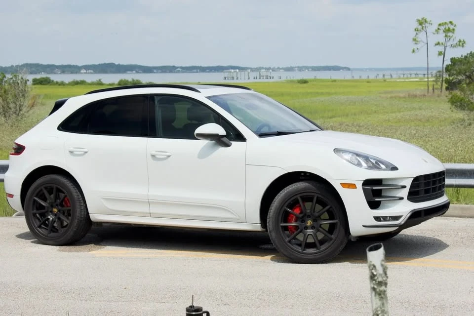 2015 Porsche Macan Turbo - Image 15 of 20