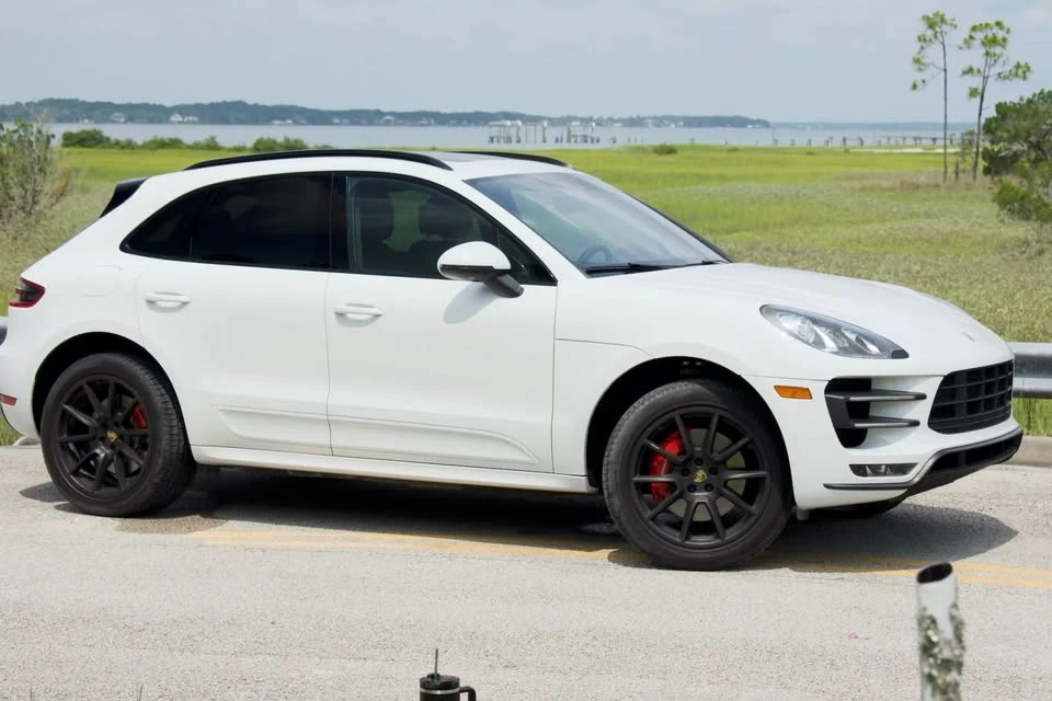 2015 Porsche Macan Turbo - Image 14 of 20
